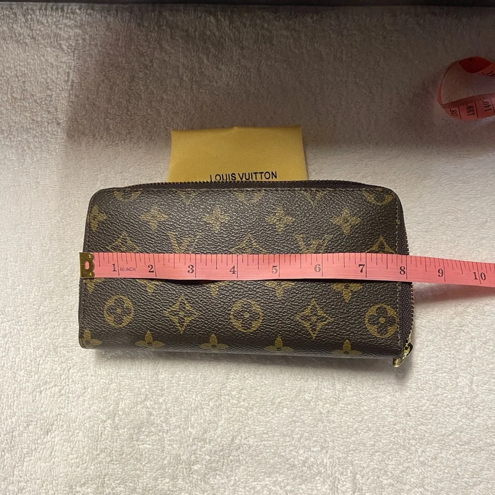 Louis Vuitton style wallet with zipper closure - Picture 6 of 7